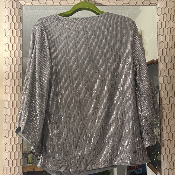Holiday woman’s silver sequin top size XL - Picture 3 of 3
